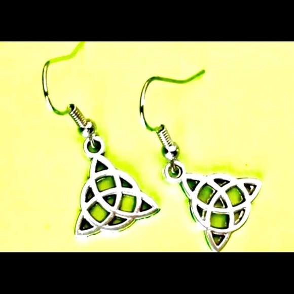 Celtic Triquetra Trinity Knot Triangle 3 Point Knotwork Silver Tone Earrings - Picture 3 of 4